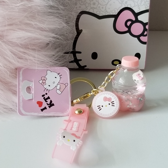 Hello Kitty Key Chain Floating  Oil Liquid Acrylic Bottle Key Chain New - Picture 2 of 10